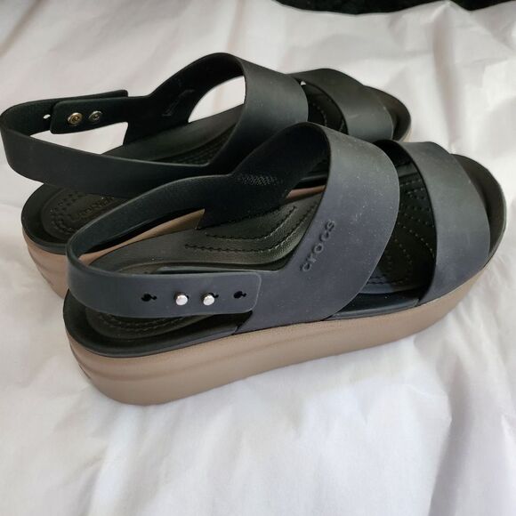 EUC Crocs Women's Brooklyn Black and Tan Sandals - Picture 1 of 5